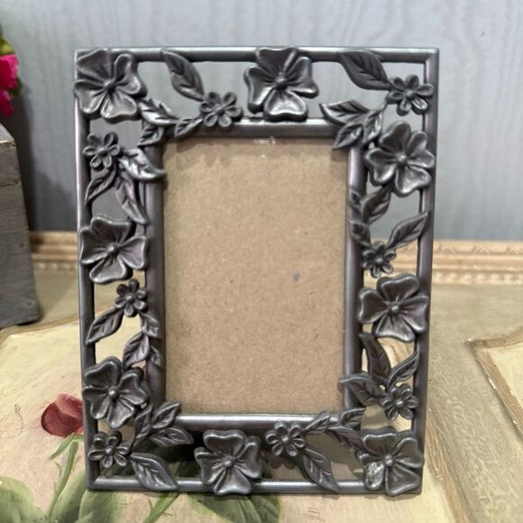 Small Floral Open Metalwork Photo Frame 2x3 - Picture 7 of 7